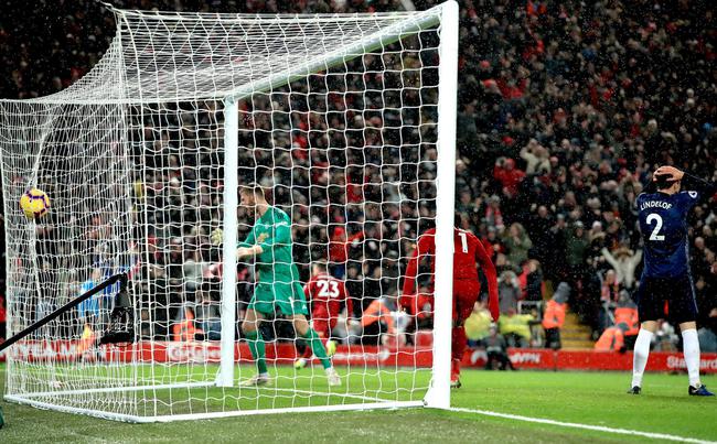  阿森纳防线送礼，水晶宫替补绝杀终结不败  